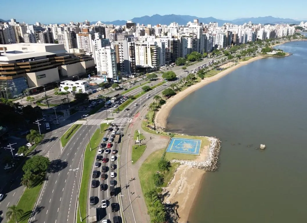 113 m² apartment with a bathtub and a water view — photo 49