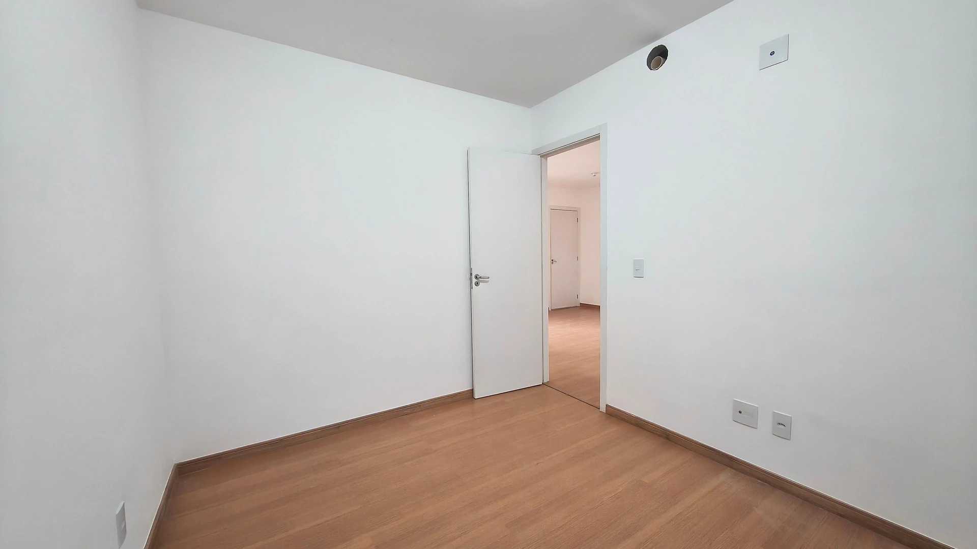 2-bedroom apartment in a building with a gym — photo 25