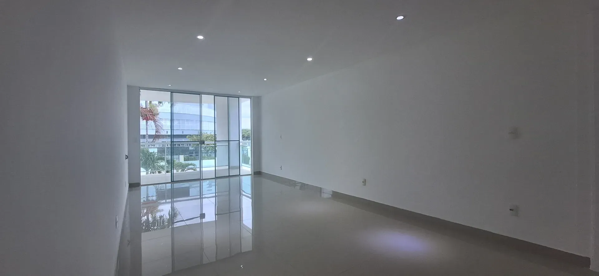 House with 900 m², 5 bedrooms and 4 parking spots — photo 24