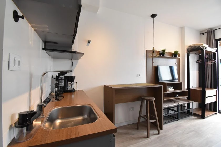 Furnished 1-bedroom apartment with balcony and 1 bath — photo 8