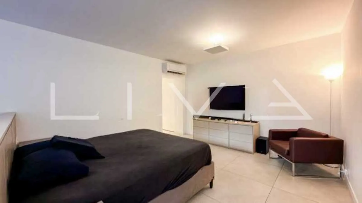 Furnished residential apartment with 4 en-suite bedrooms — photo 15