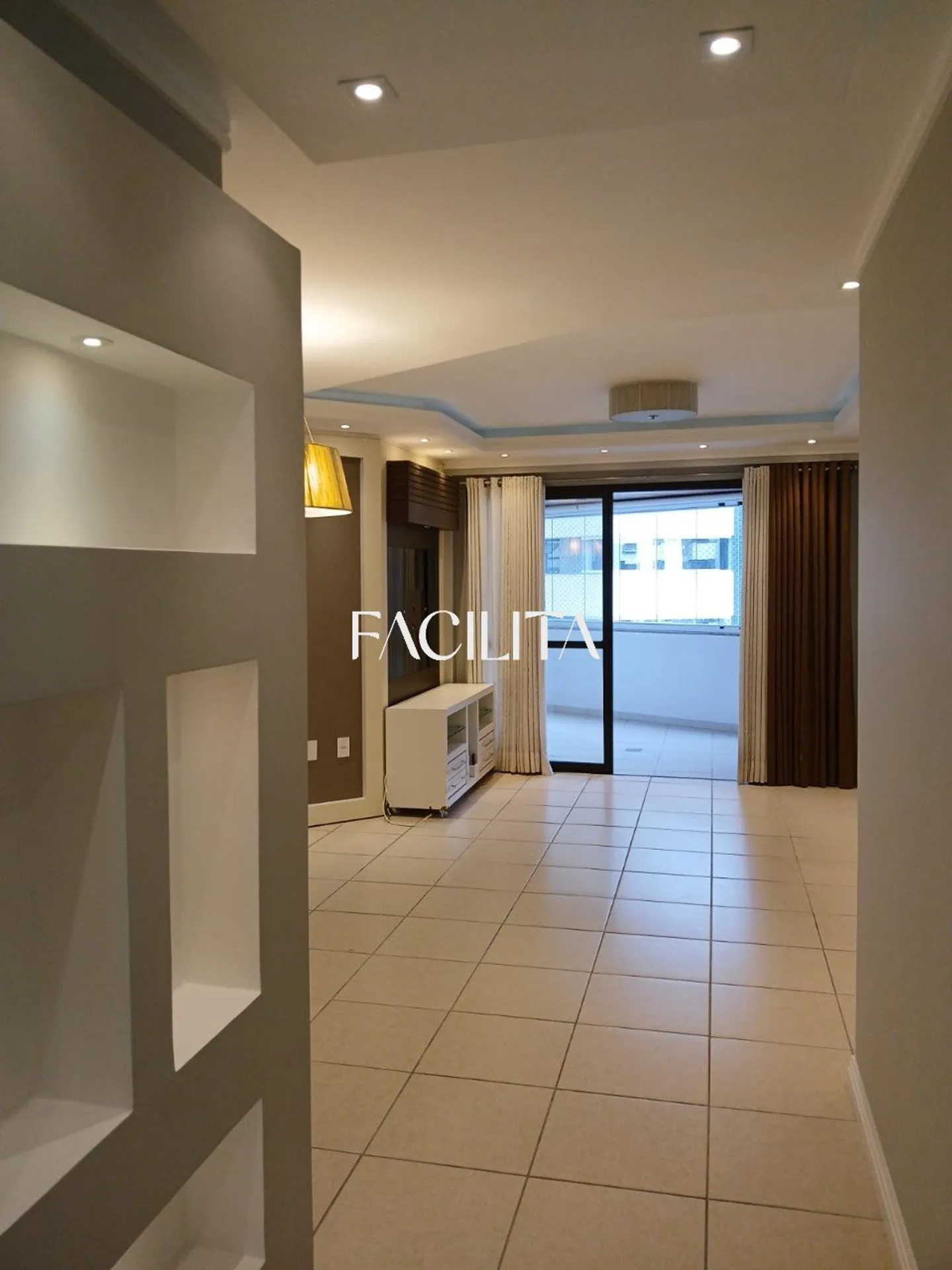 Apartamento de 3 dormitorios con baño en suite y balcón — photo 14