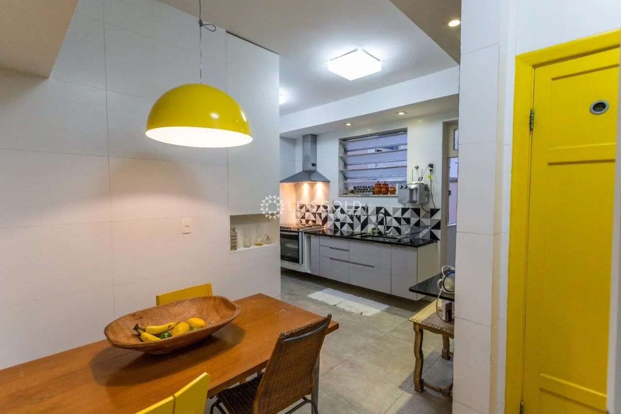 Home office in a 4-bedroom apartment, 220 m² — photo 28
