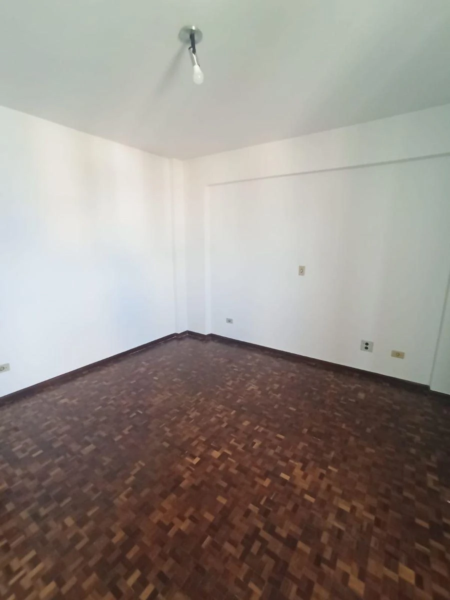 Wood or laminate floors in a 3-bedroom apartment, 110 m² — photo 7