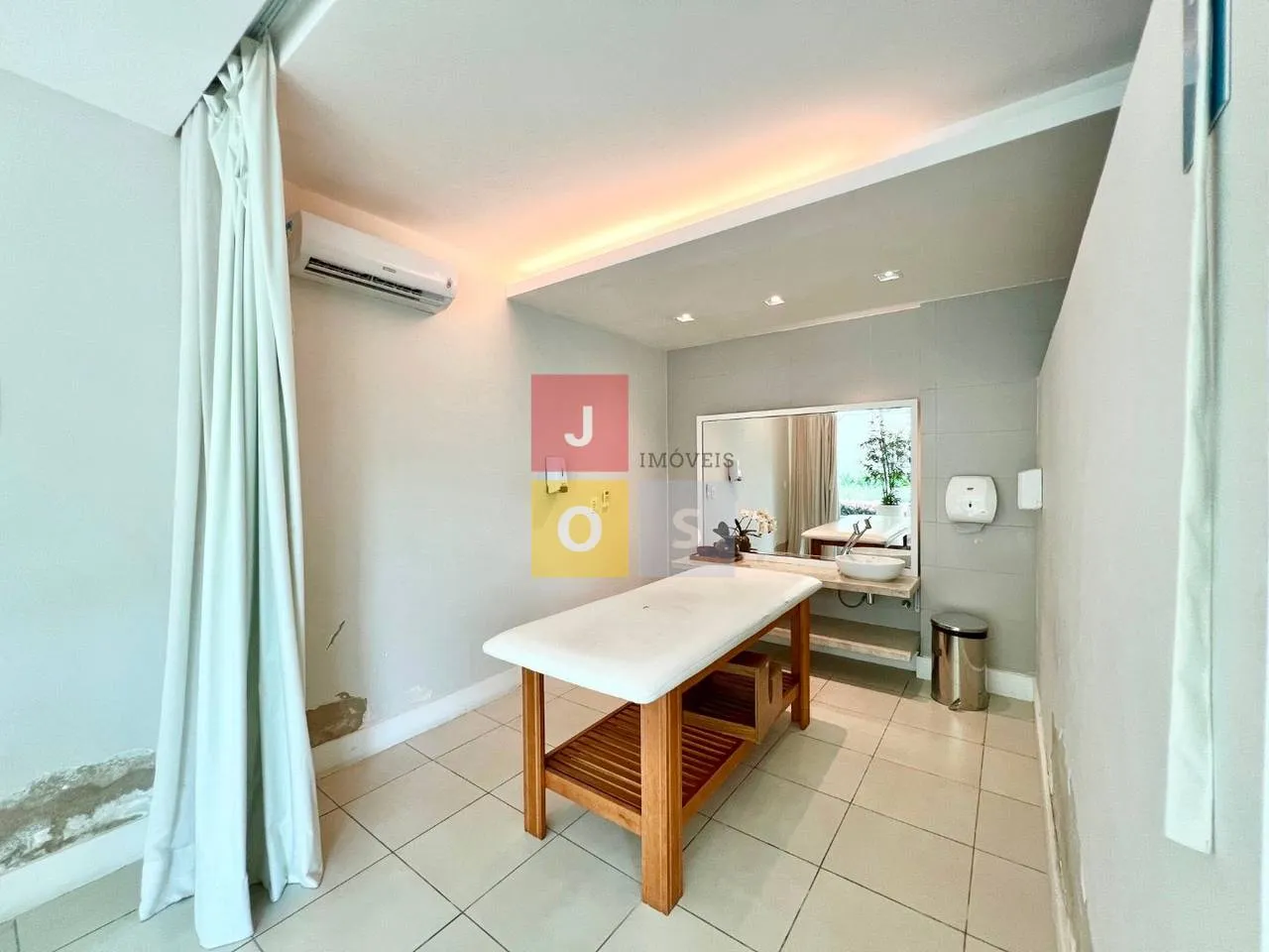 Furnished 4-bedroom suite apartment with 156 m² — photo 156