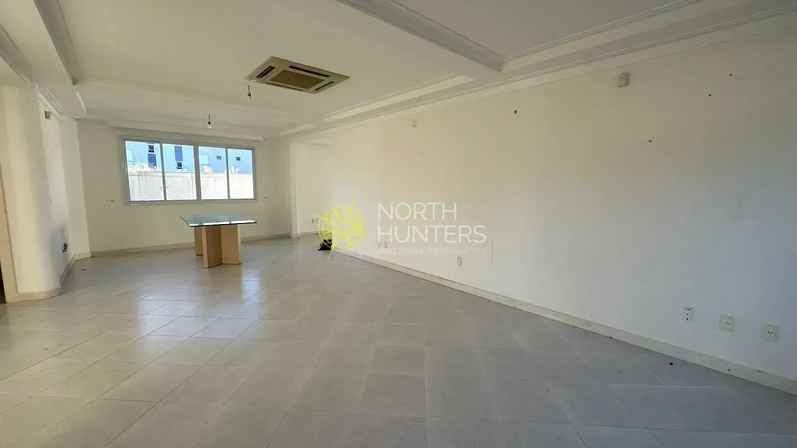 House with 4 bedrooms and shared pool area — photo 13