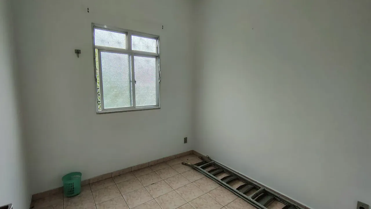 Unfurnished house with 7 bedrooms and 1 suite — photo 37