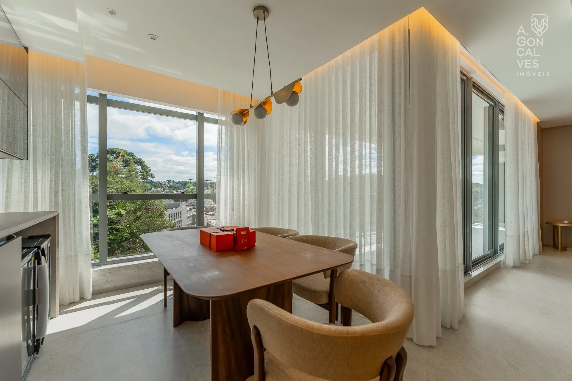 Furnished apartment with 3 suites and 257 m² — photo 73