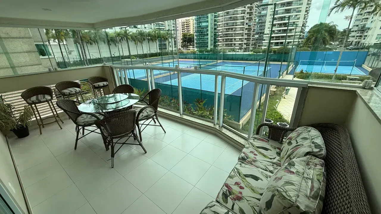 Glass-enclosed balcony in a 3-bedroom apartment, 93 m² — photo 9