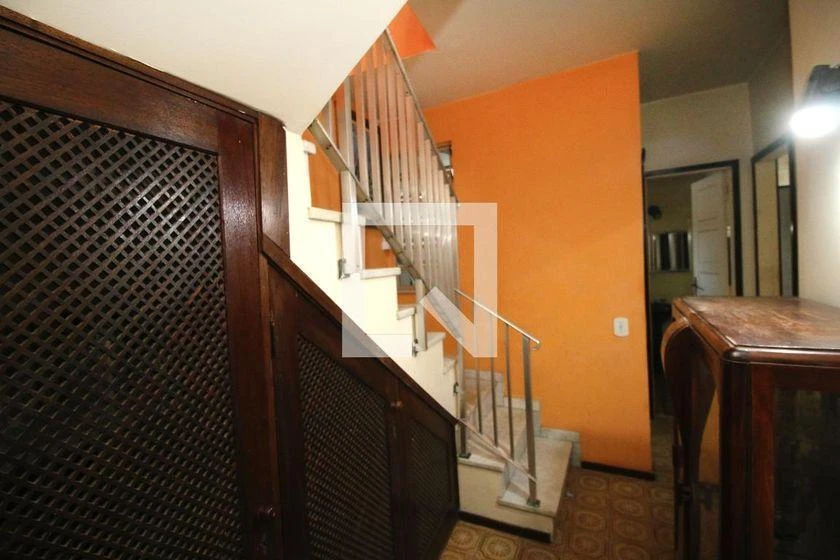 House with 4 bedrooms and 297 m², no parking — photo 32