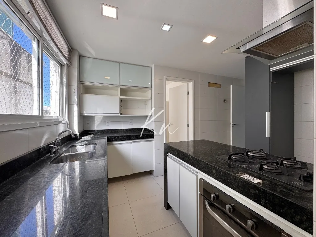 210 m² unfurnished apartment with 3 bedrooms and 5 baths — photo 16