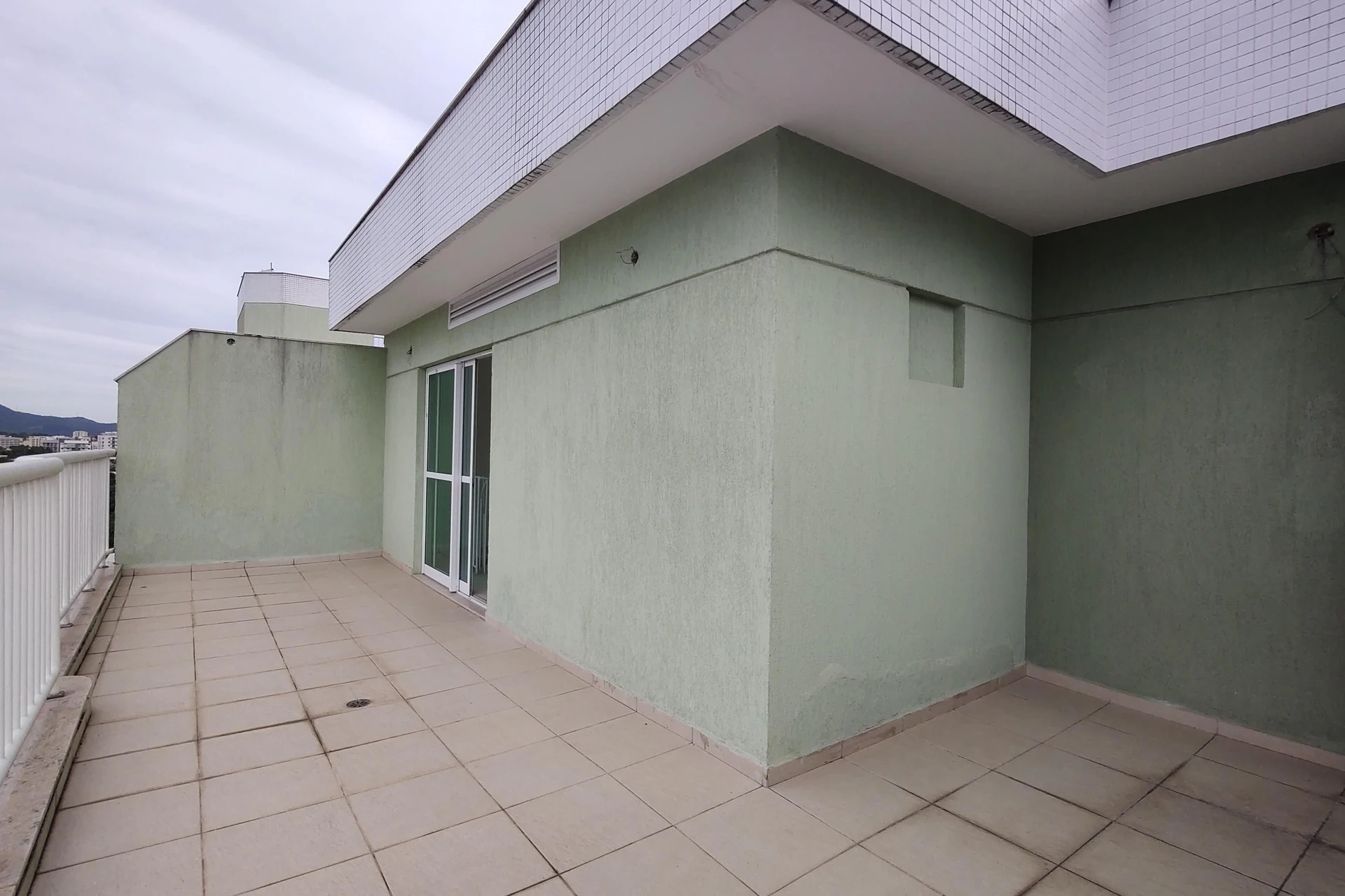 Apartment with 2 bedrooms, balcony and 1 parking space — photo 16