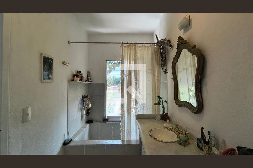 Furnished house, 270 m², with floor-to-ceiling windows — photo 41