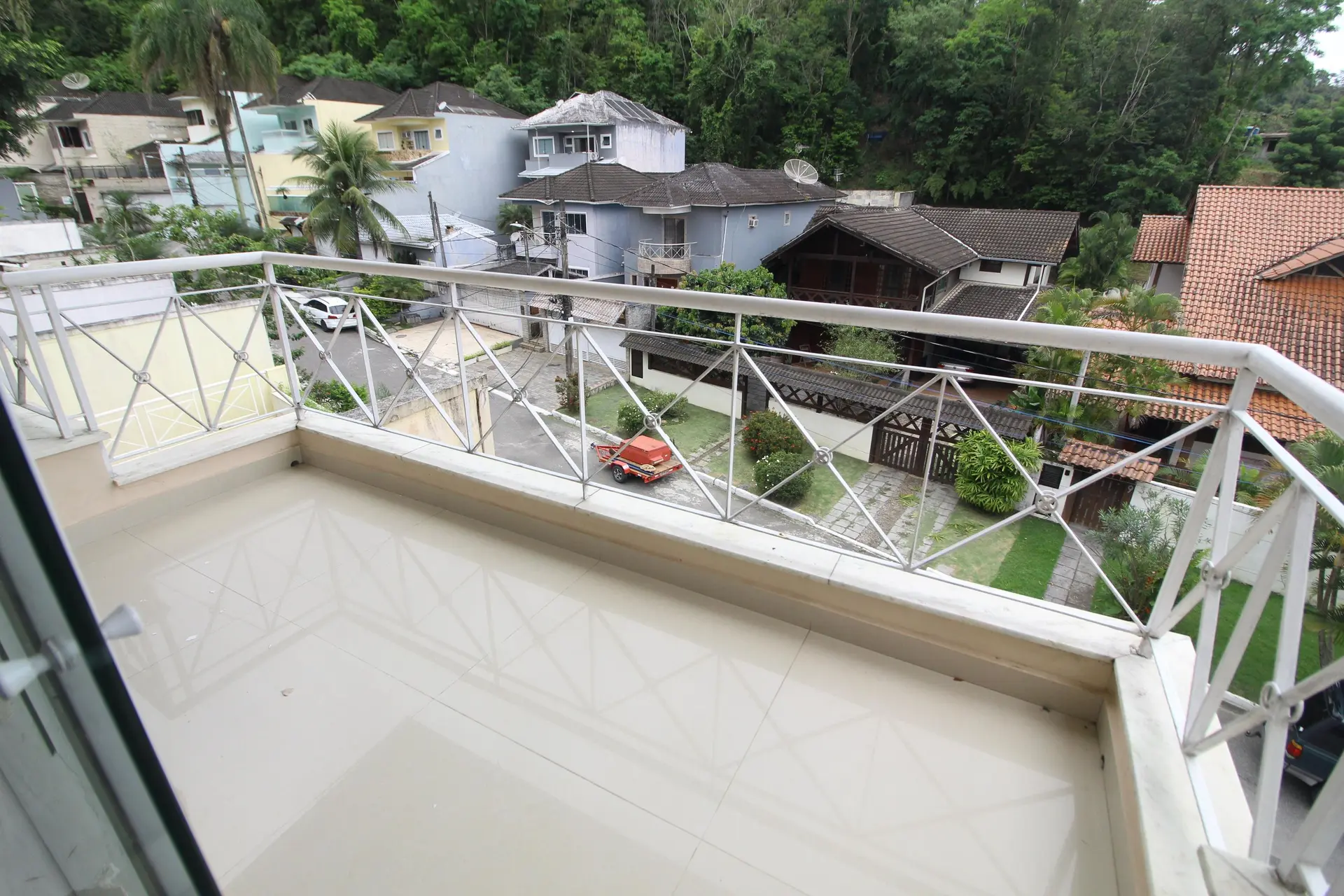 4-bedroom house with a mountain view — photo 39