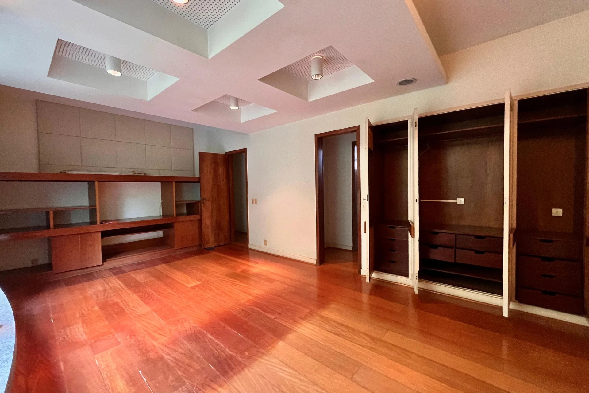 3-bedroom apartment with a water view — photo 36