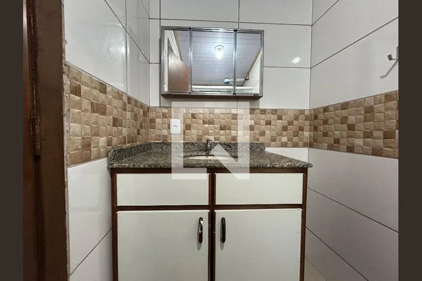 Furnished house with 2 en-suite bedrooms and private yard — photo 18
