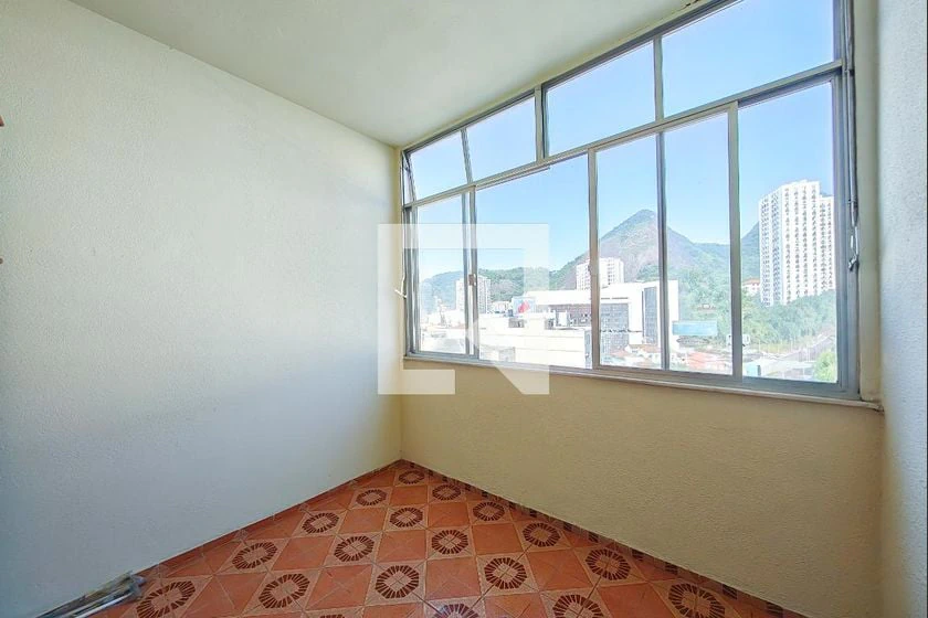 24 m² studio with 1 bedroom and glassed balcony — photo 4