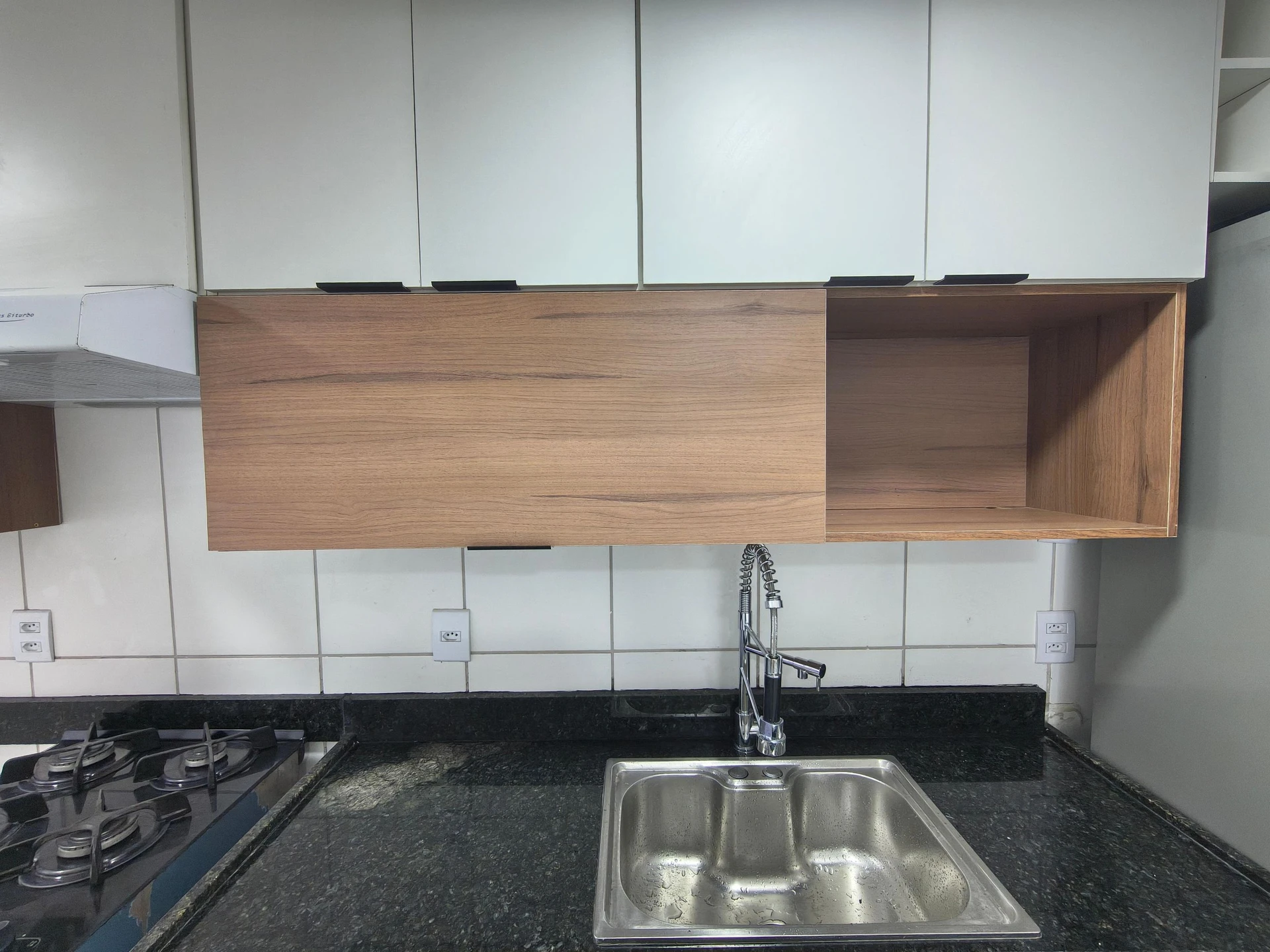 Apartamento mobiliado com 2 quartos, 1 banheiro e varanda — photo 26