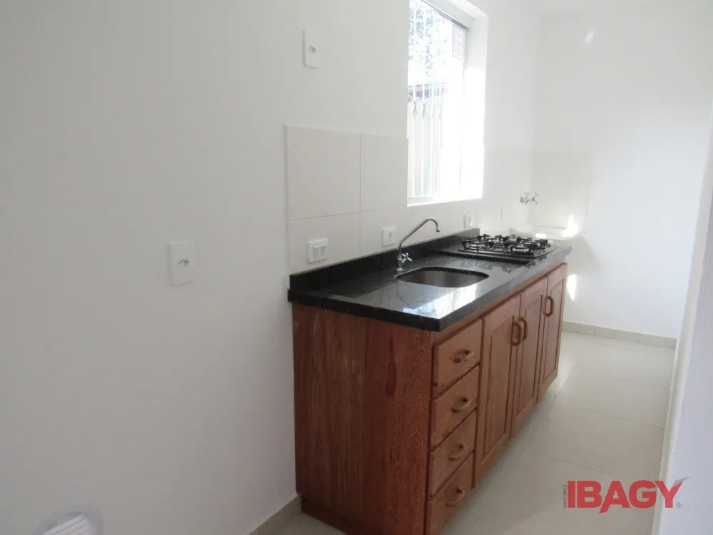 One-bedroom, 30 m² apartment in Florianópolis — photo 5