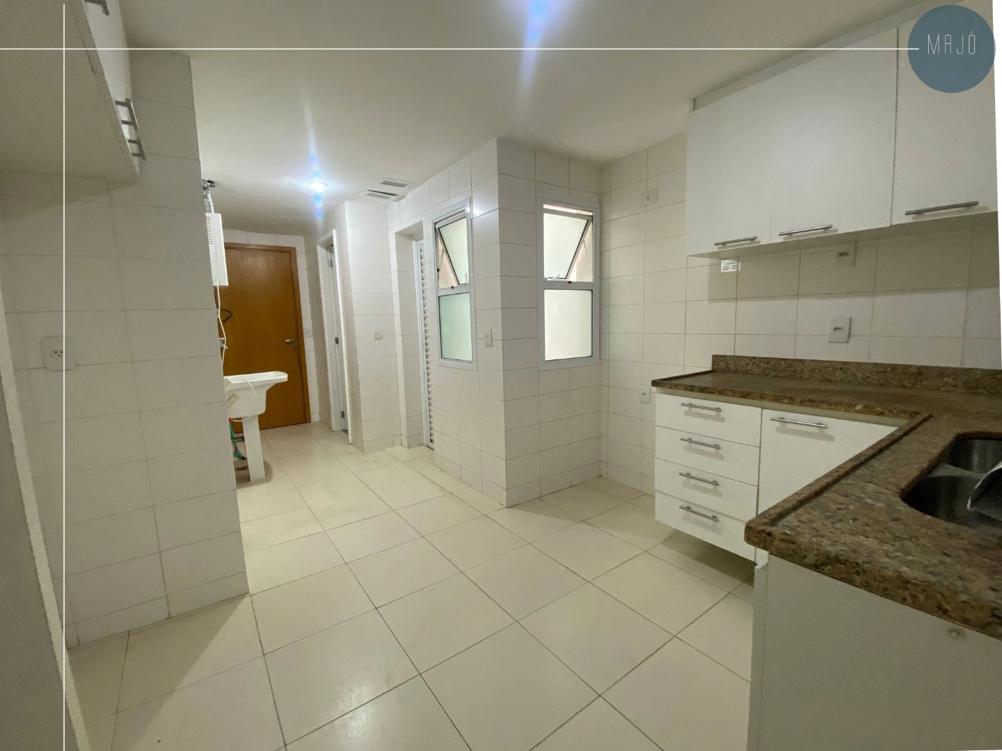 4-bedroom apartment with a mountain view in Rio de Janeiro — photo 21