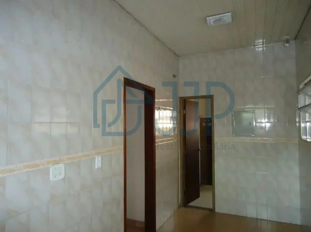 House with 4 bedrooms and parking for up to 6 cars — photo 7