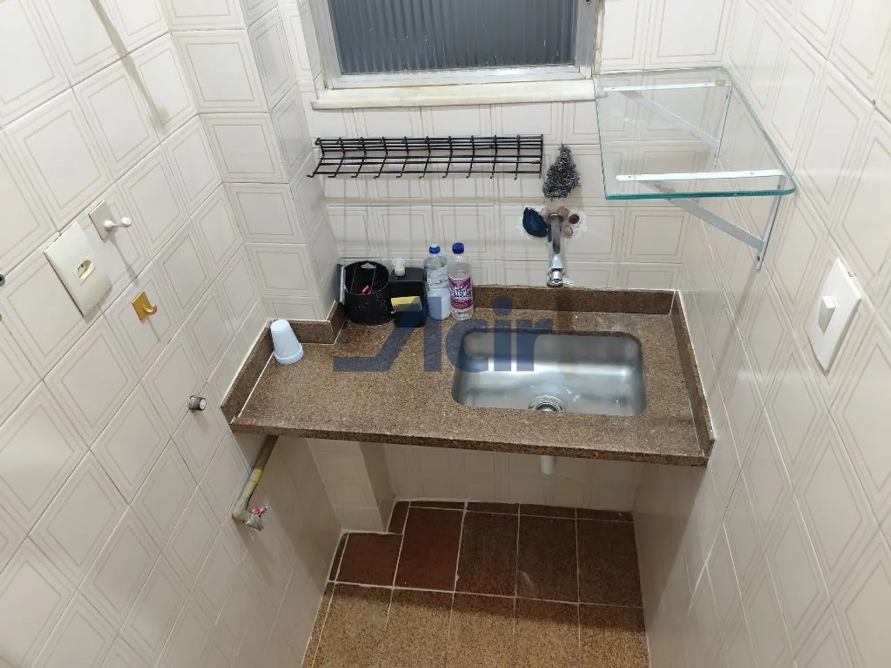 1-bedroom 1-bath apartment with a kitchenette corner — photo 2