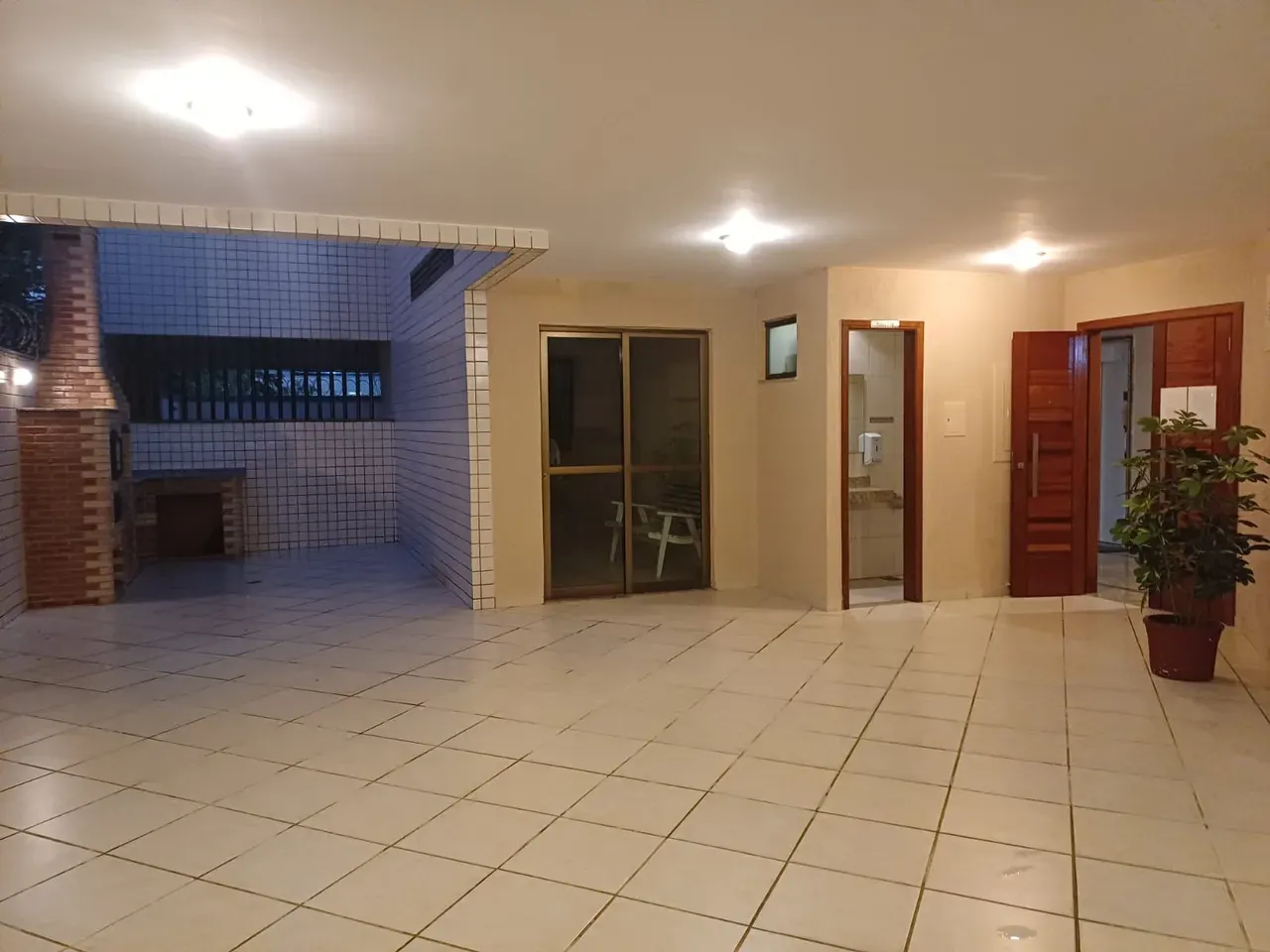 Rental apartment with 2 bedrooms and 3 bathrooms — photo 22