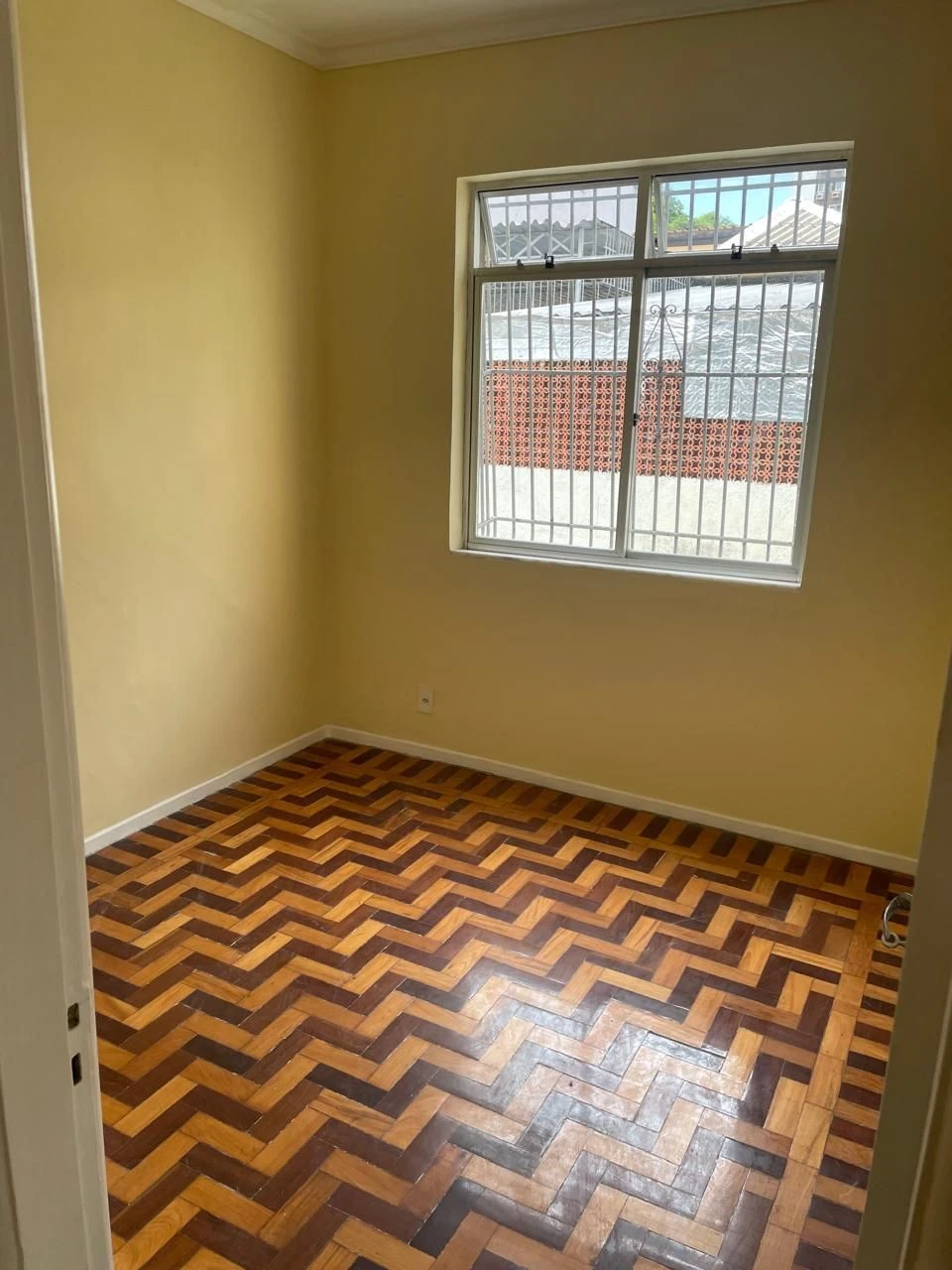 3-bedroom apartment with a separate, closed kitchen — photo 10