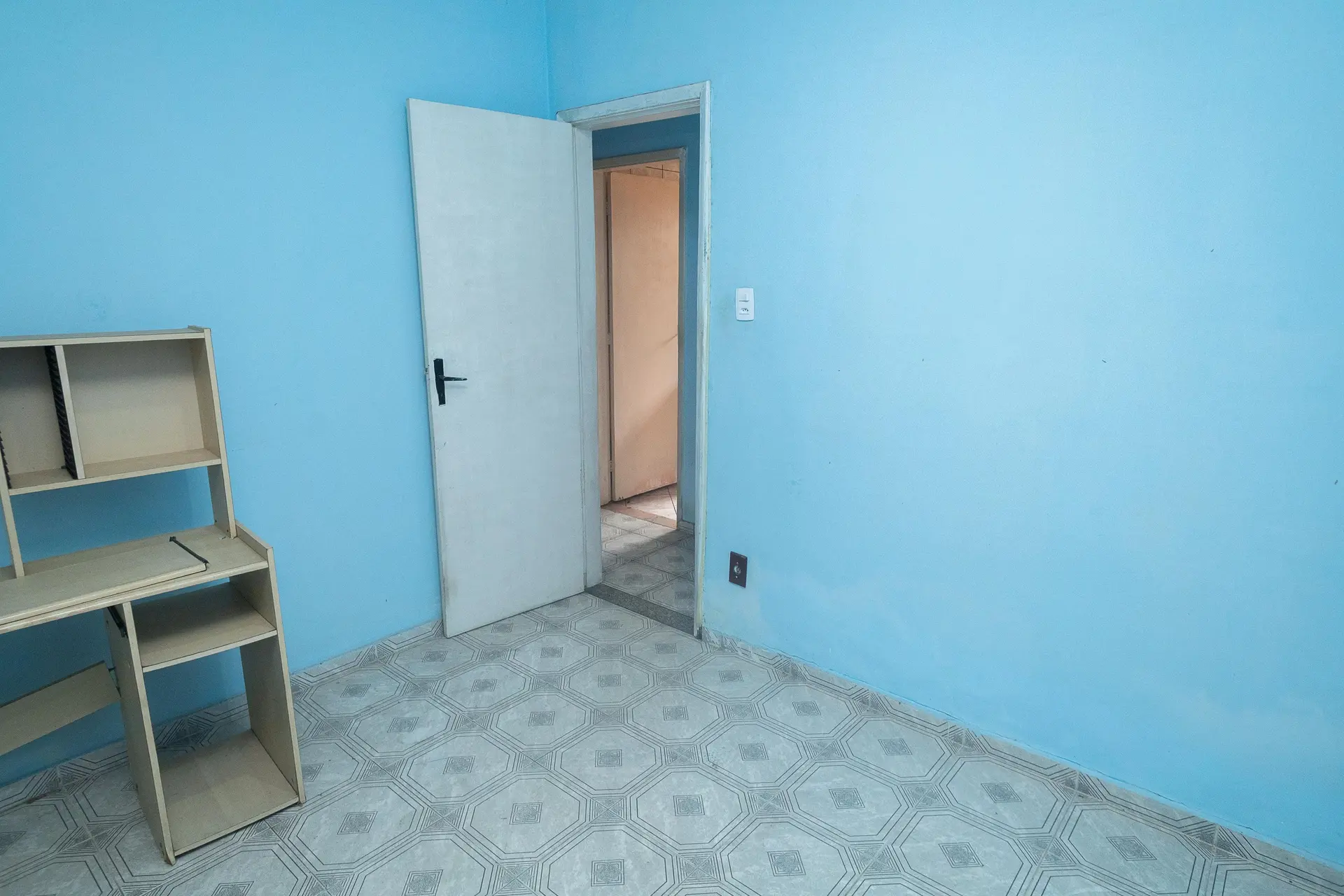 House with 3 bedrooms, 1 en-suite, and private yard — photo 9