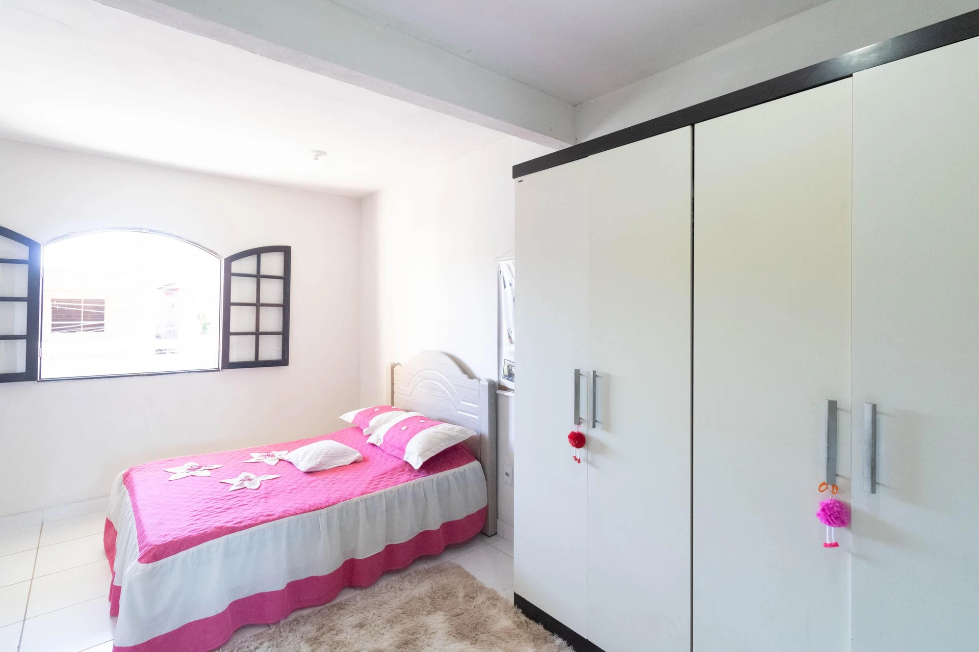 Casa mobiliada com 3 quartos e cozinha com fogão a gás — photo 10