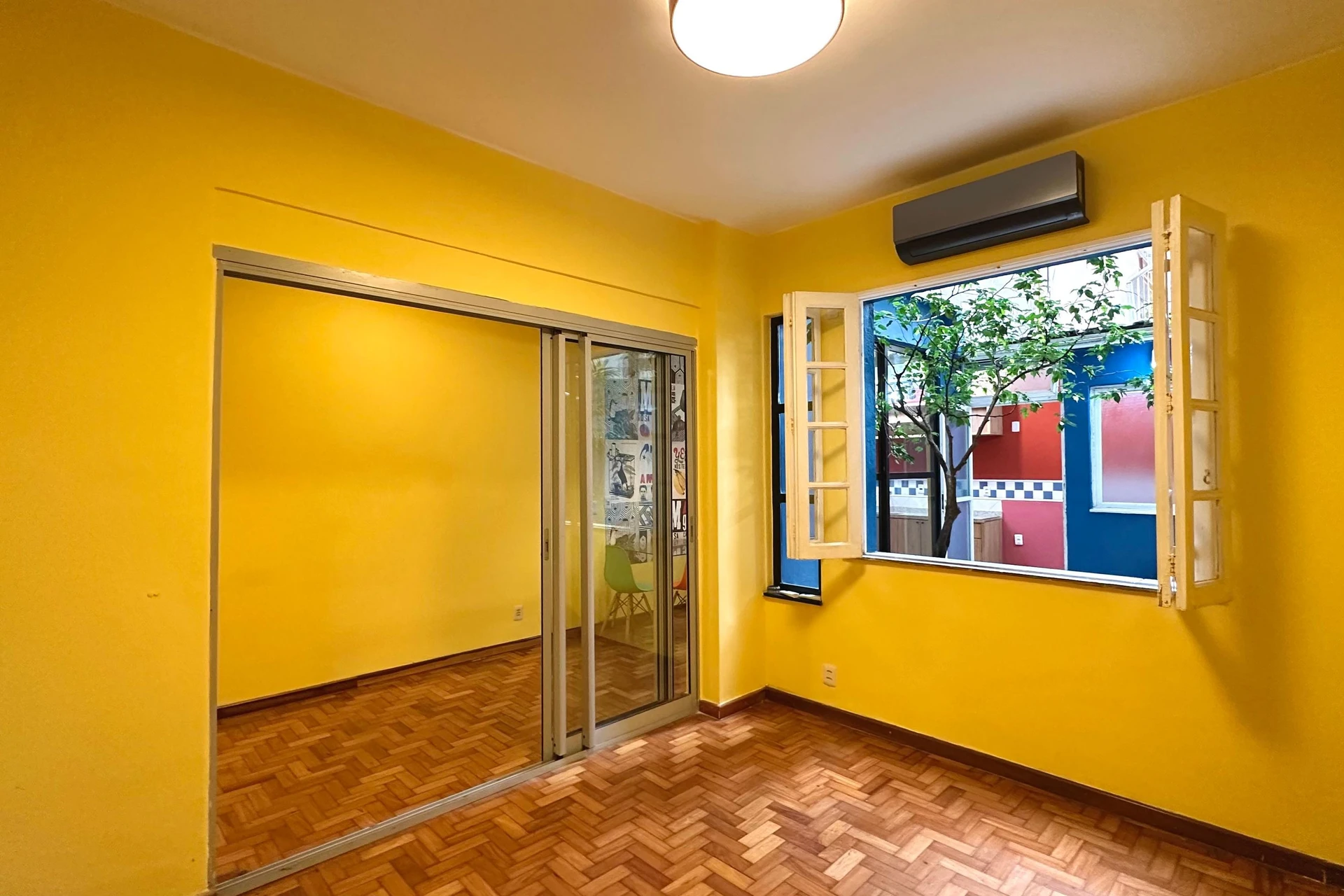 Apartment, 69 m², with wood or laminate floors — photo 5