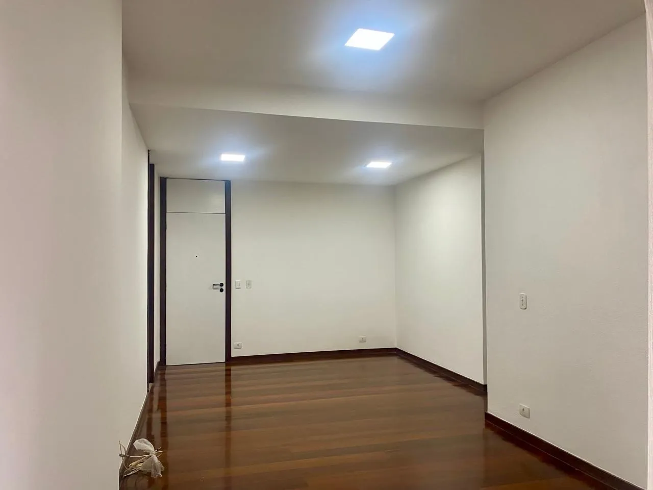 3-bedroom apartment with a balcony and 2 parking spaces — photo 11