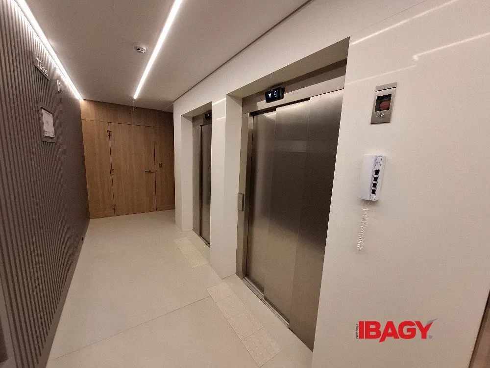 One-bedroom apartment with a home office in Florianópolis — photo 4
