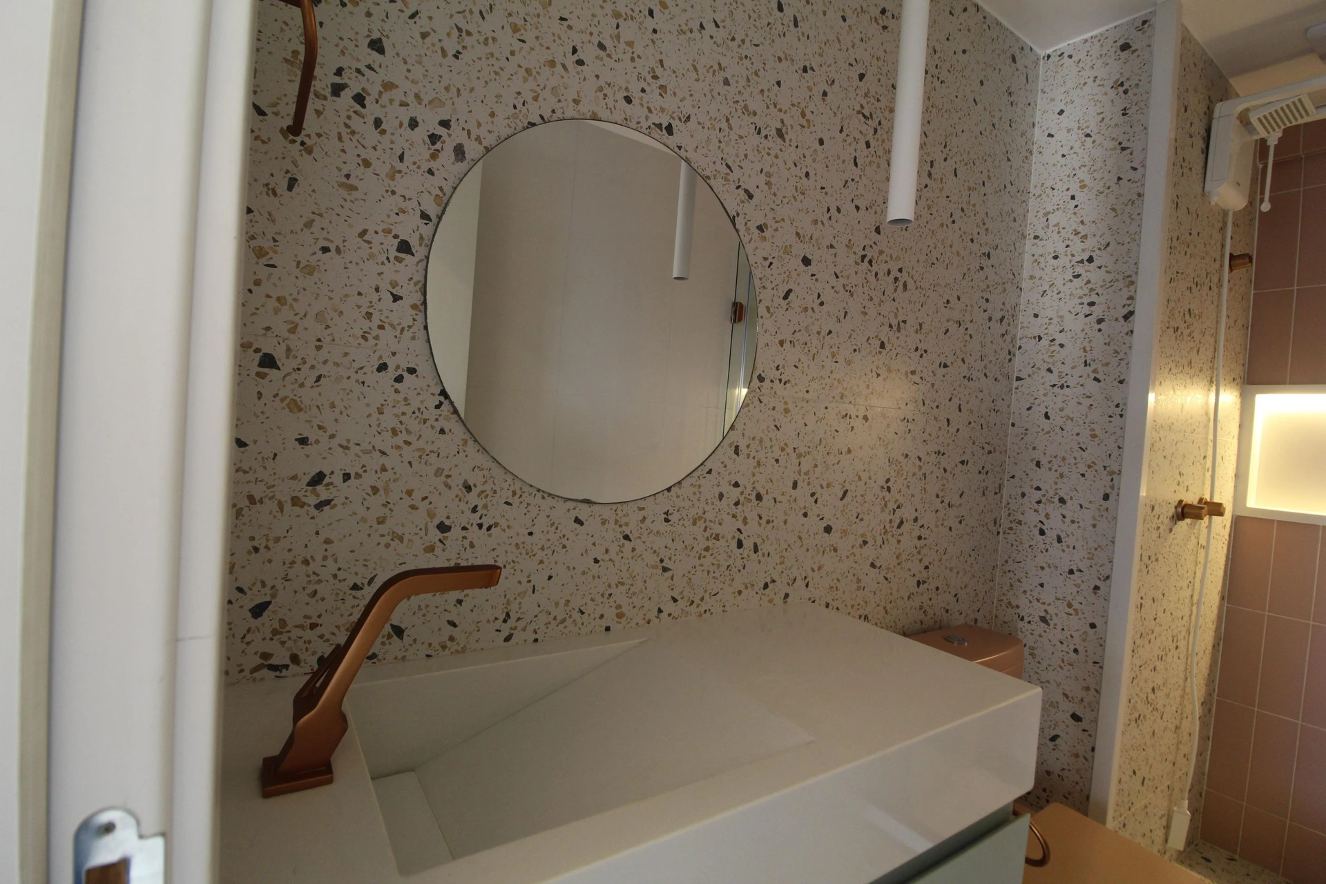 4-bedroom apartment in a building with a sauna — photo 43