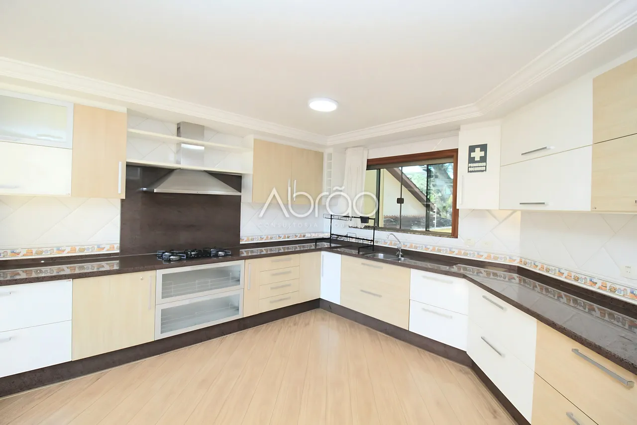 Commercial house with 5 bedrooms and 528 m², integrated kitchen — photo 2