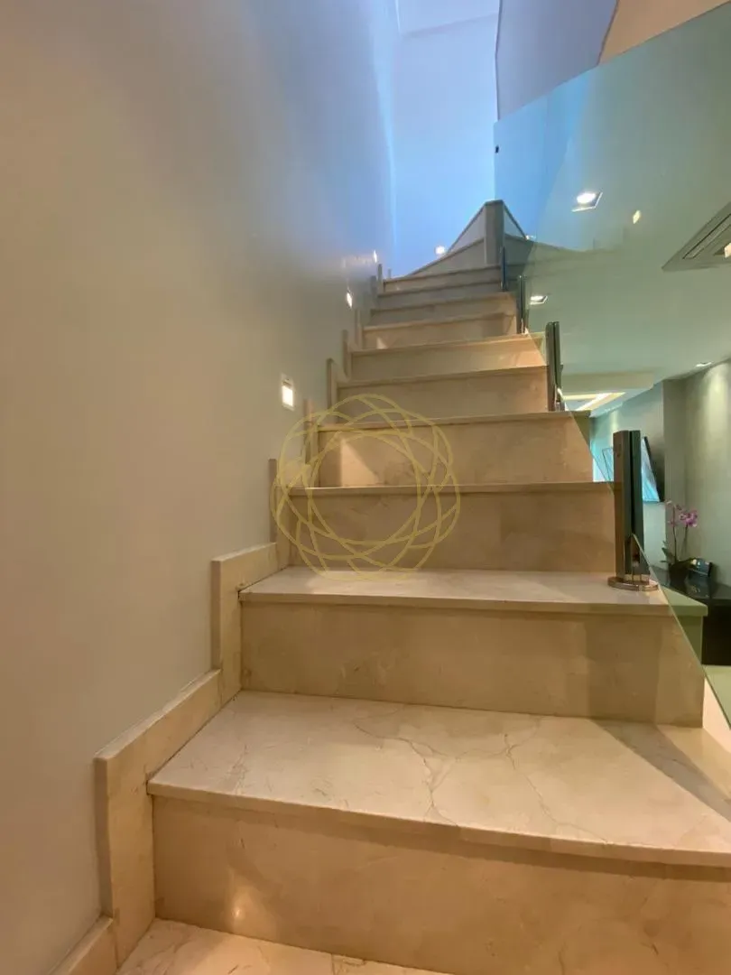 Duplex penthouse with 3 bedrooms and open-plan kitchen, 187 m² — photo 12