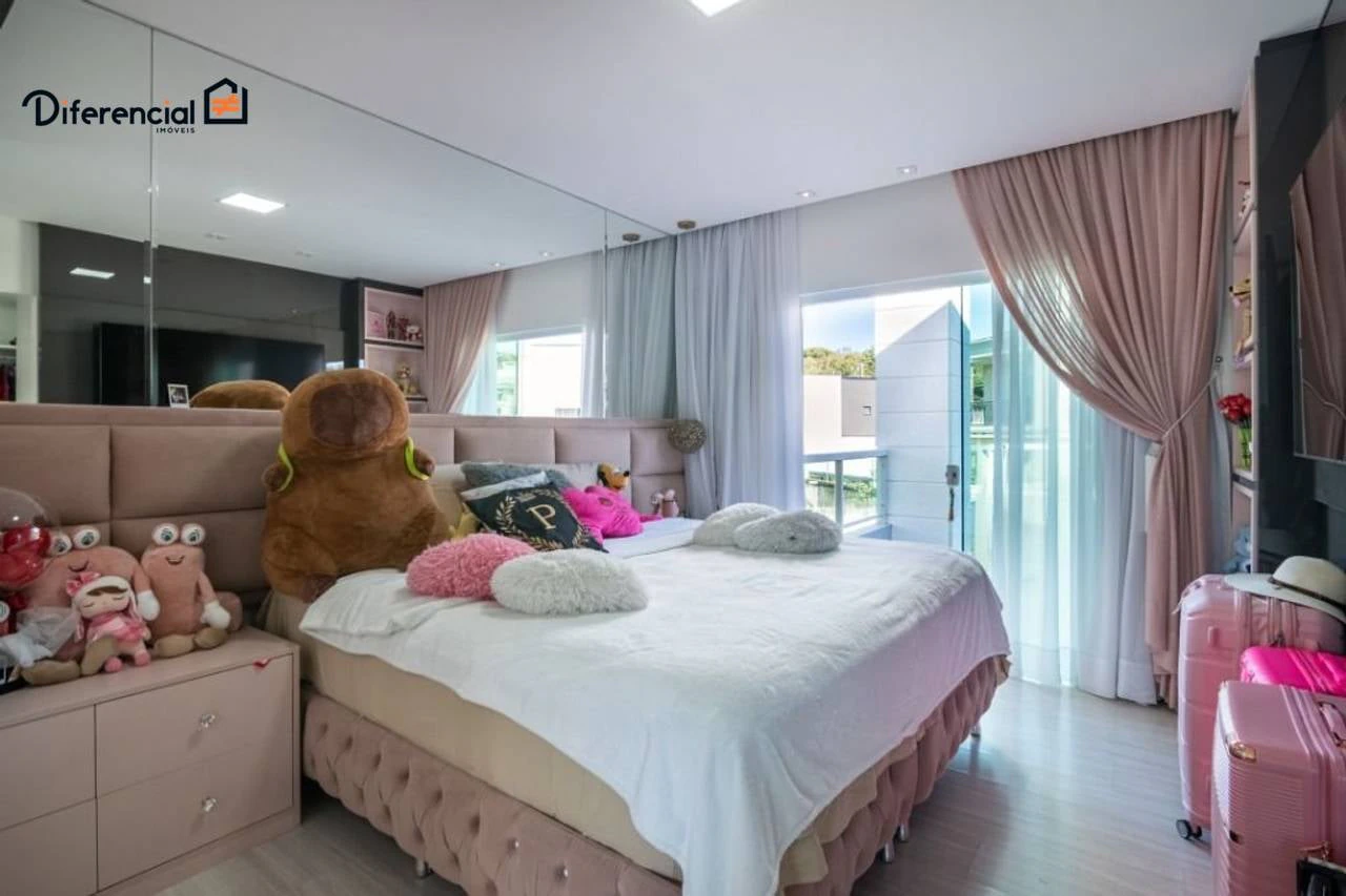Floor-to-ceiling windows in a 2-bedroom house, 300 m² — photo 17