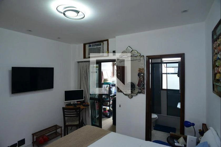Furnished apartment with balcony and 2 en-suite bedrooms — photo 18