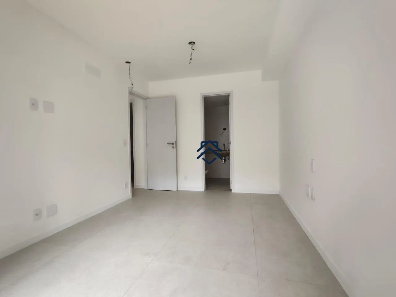 2-bedroom apartment with a mountain view — photo 12