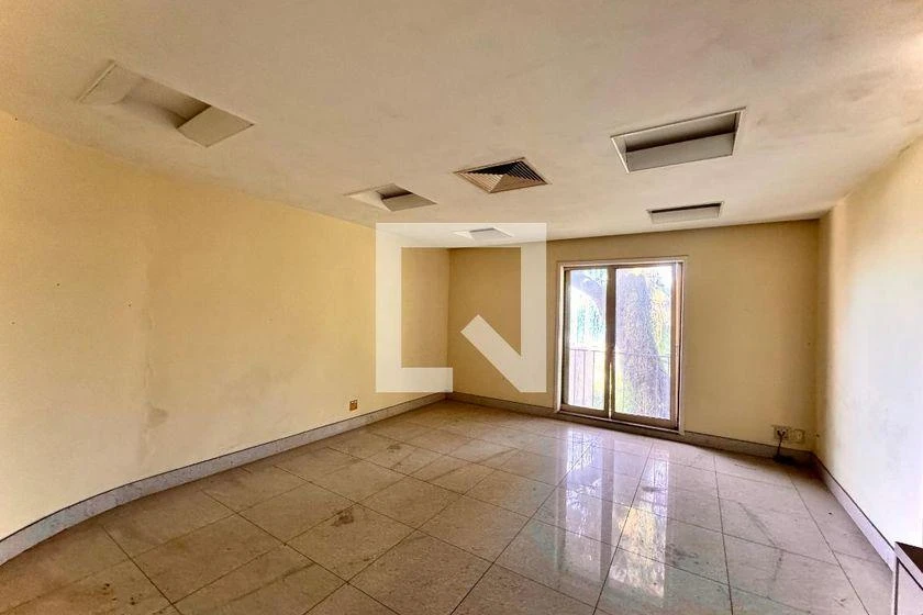 Застеклённый балкон и 3 спальни: дом 861 м² — photo 14