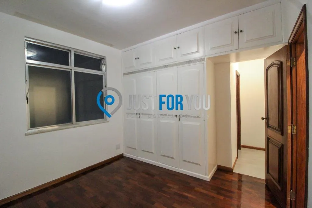 3-bedroom apartment with separate kitchen, 210 m² — photo 16