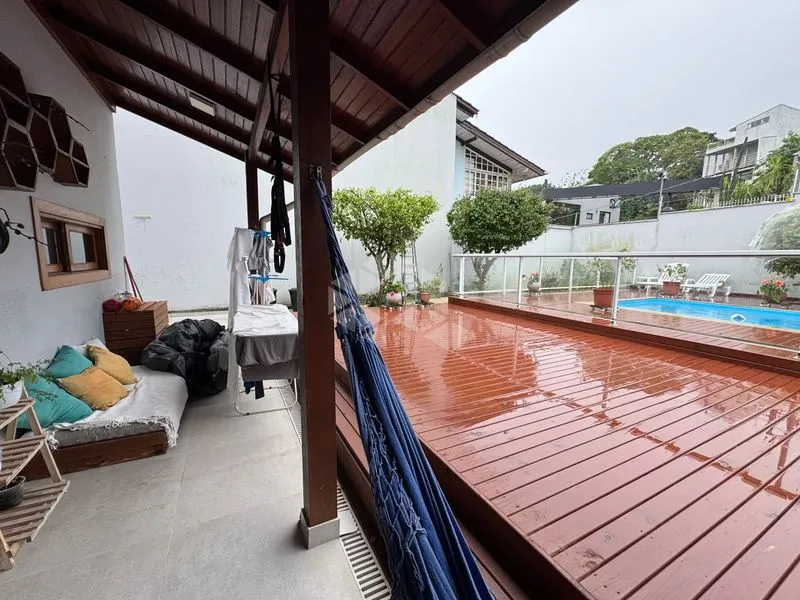 238 m² house with a home office and a dishwasher — photo 31