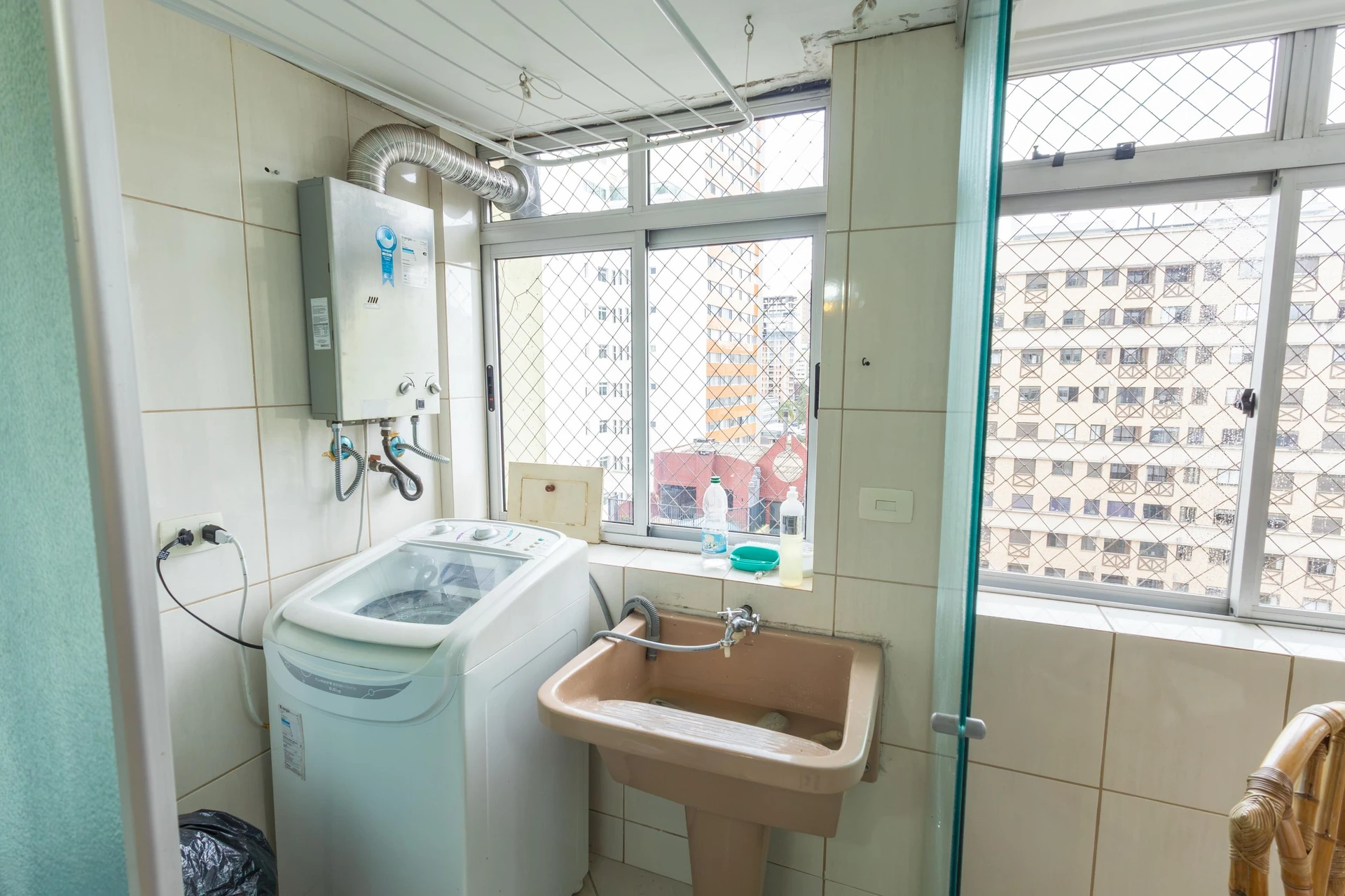 2-bedroom apartment with a washing machine in Curitiba — photo 7