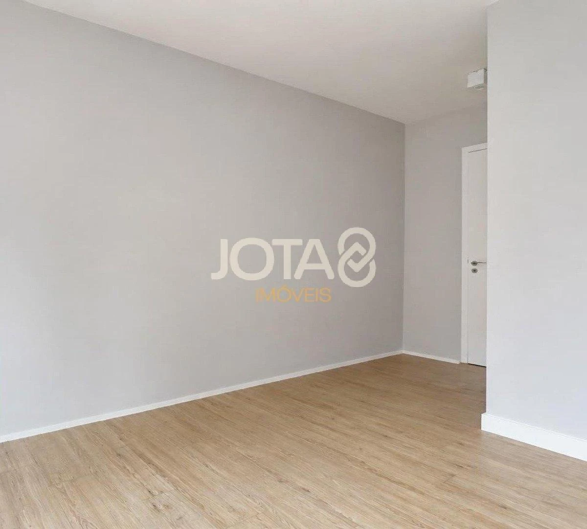 2-bedroom apartment in a building with a gym — photo 26