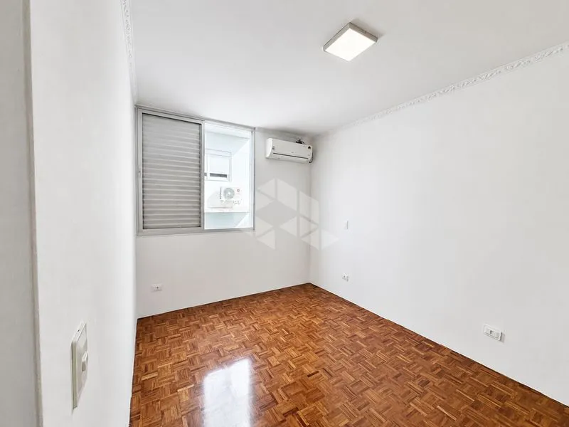 Apartment, 140 m², with wood or laminate floors — photo 7