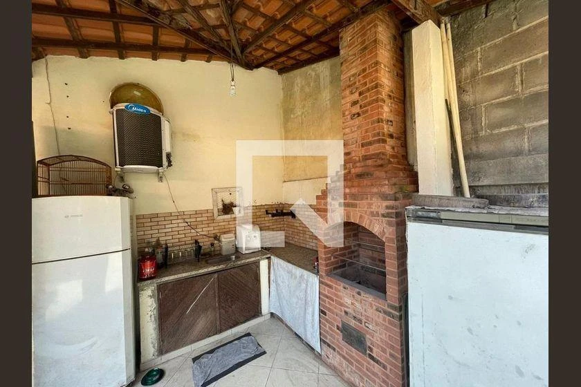 Облаштований будинок 245 м² з 4 спальнями та грилем на балконі — photo 4