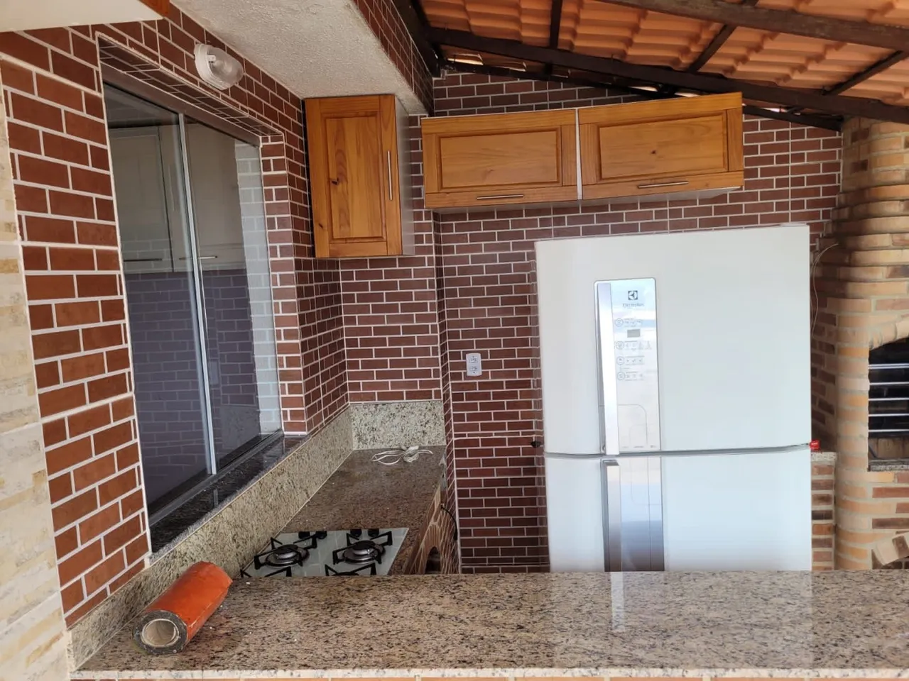 4-bedroom apartment in a building with a pool — photo 2