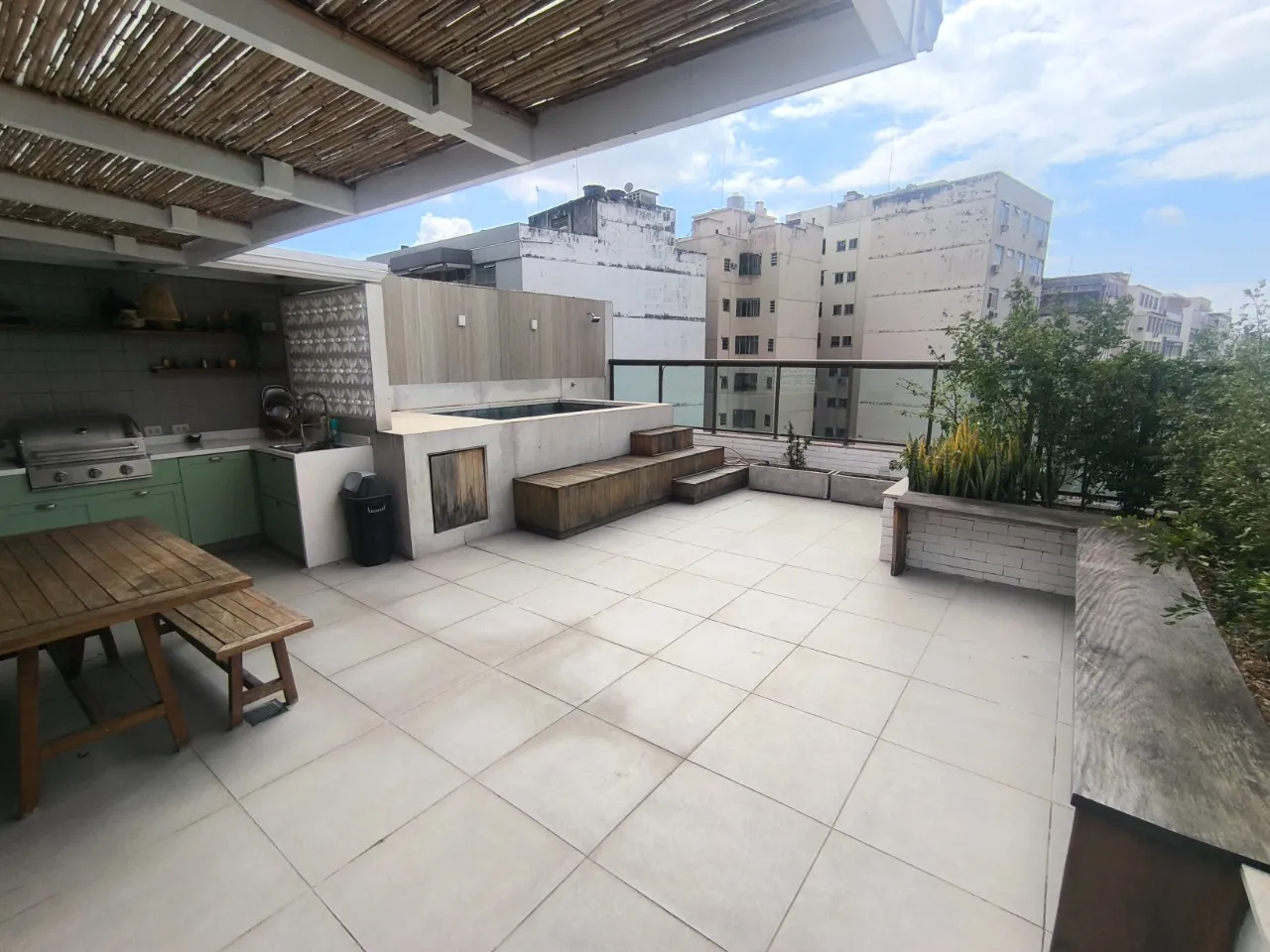 Furnished 3-bedroom apartment with an open kitchen — photo 8