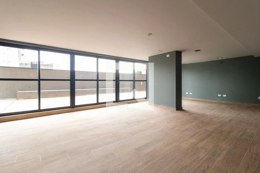 One-bedroom apartment in a building with a gym