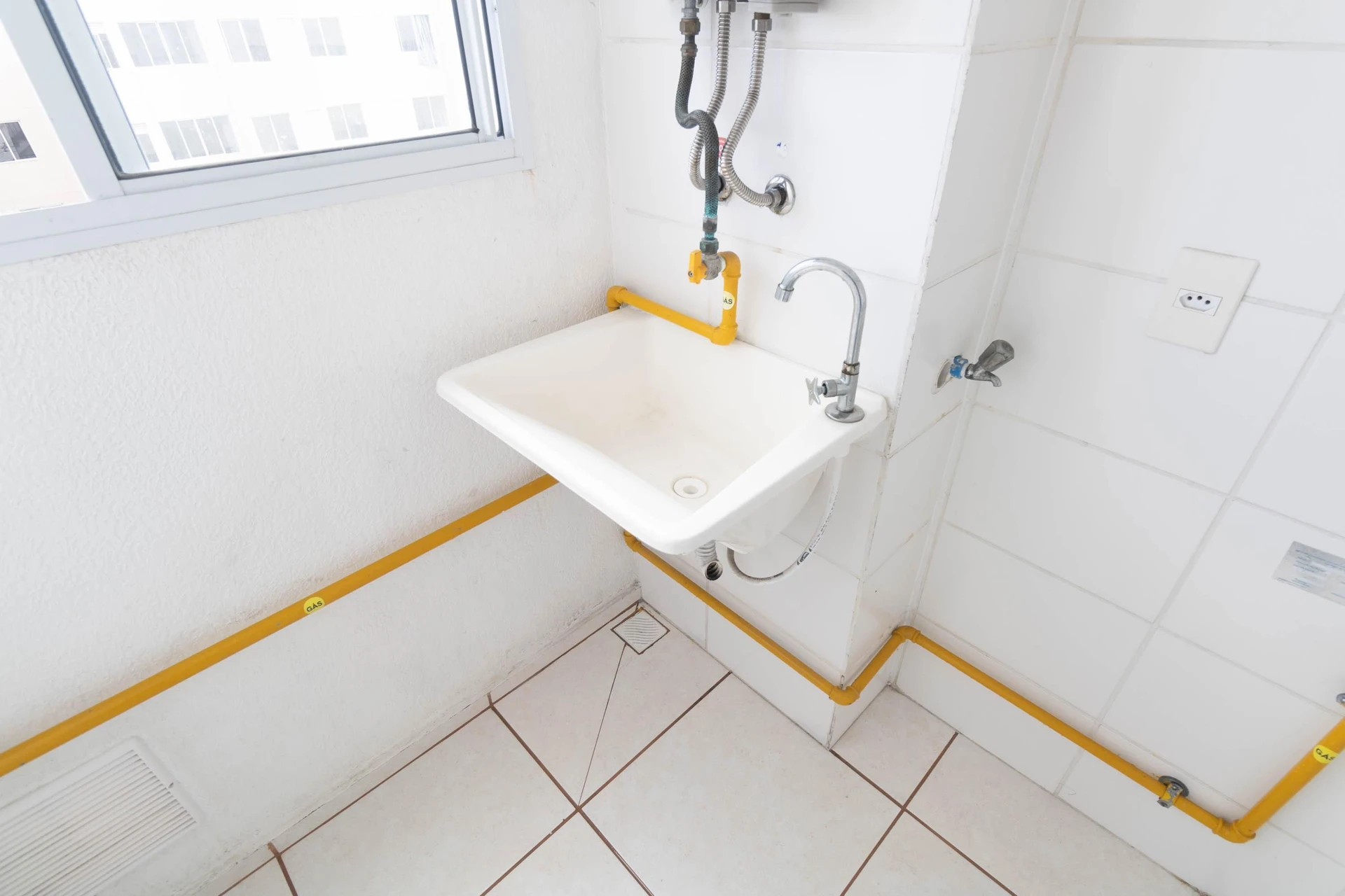 2-bedroom apartment with 1 bathroom, no parking — photo 6